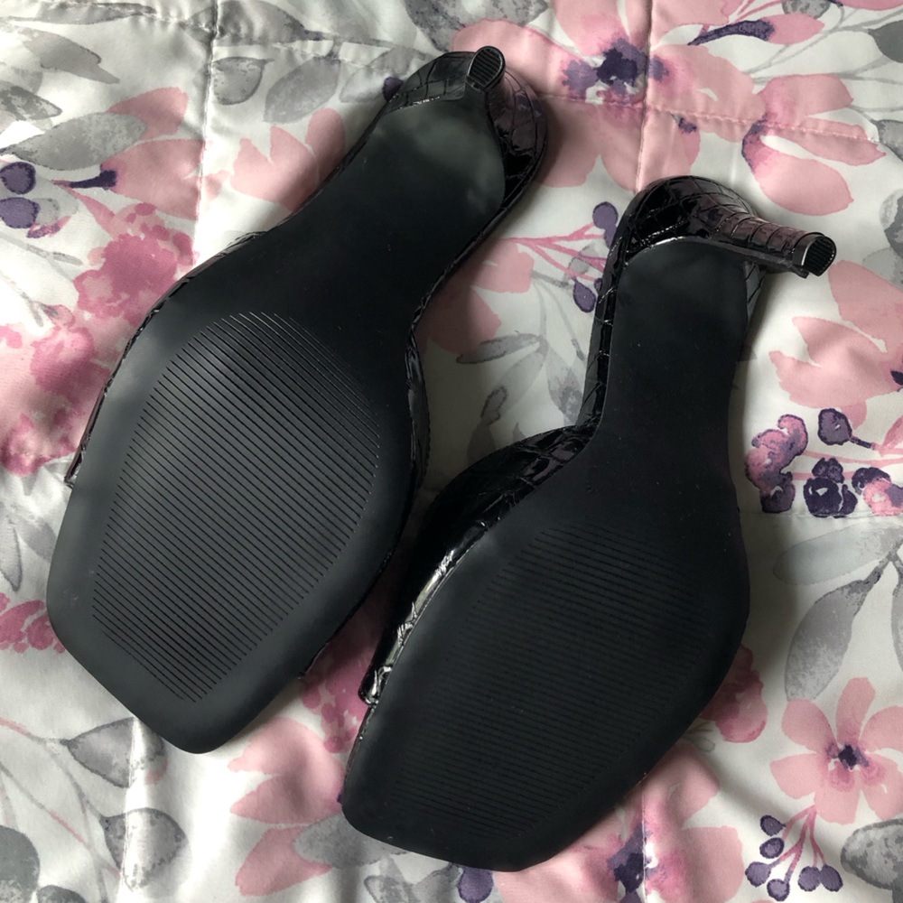 NWOT Croc Square Toe Heels - Picture 4 of 4